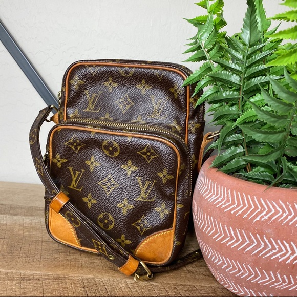SOLD Louis Vuitton Monogram Amazone Crossbody - Picture 3 of 16